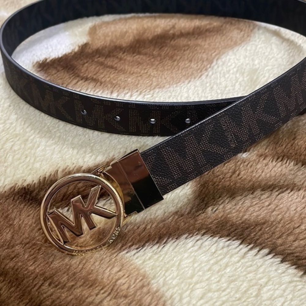 Reversible women’s Michael Kors brown and black belt